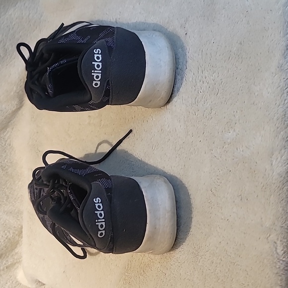 Adidas Cloudfoam Shoes - Picture 3 of 5